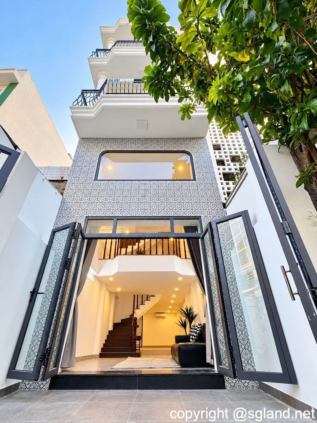Bán nhà Đỗ Quang Thảo Điền 60 m², giá 23 tỷ 43 Mặt tiền nhà Đỗ Quang Thảo Điền với cổng và ban công