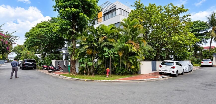 Biệt Thự Giang Văn Minh Quận 2, Góc 2 Mặt Tiền, 277m²